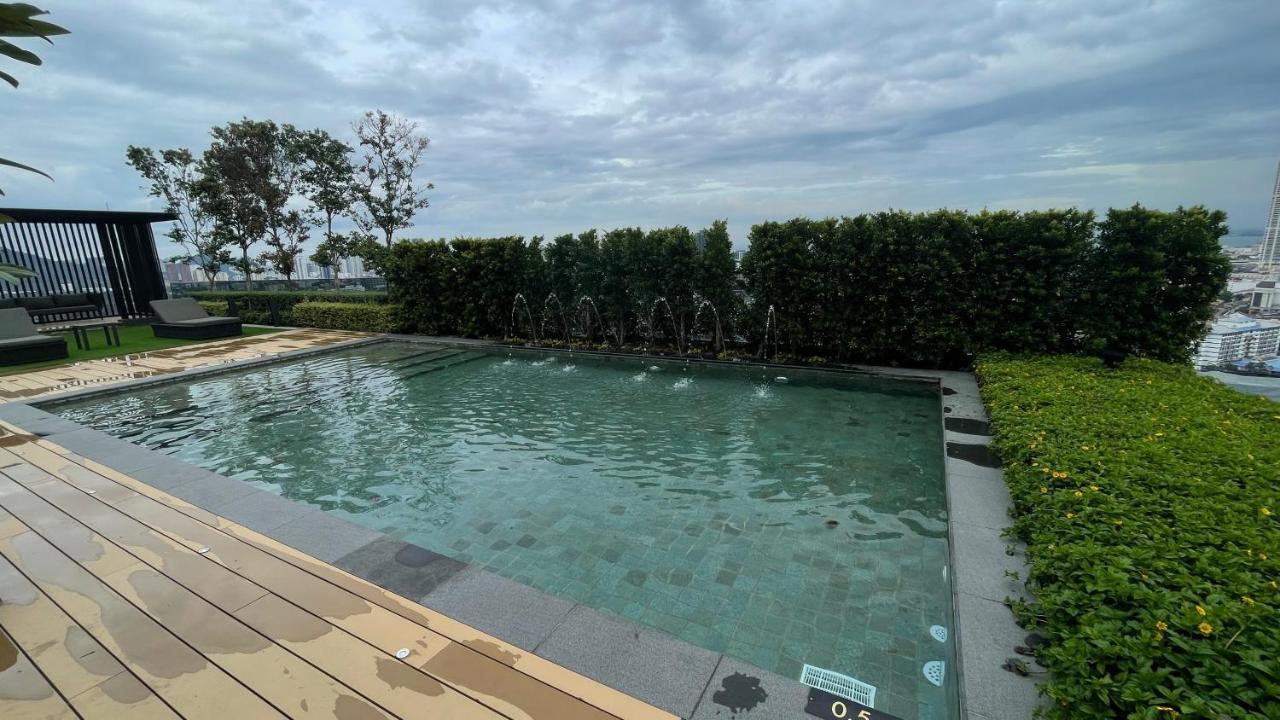 13 Beacon Executive Suites #Rooftoppool #Luxurysuites George Town Exterior foto